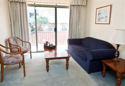 фото отеля Belmore All Suite Hotel