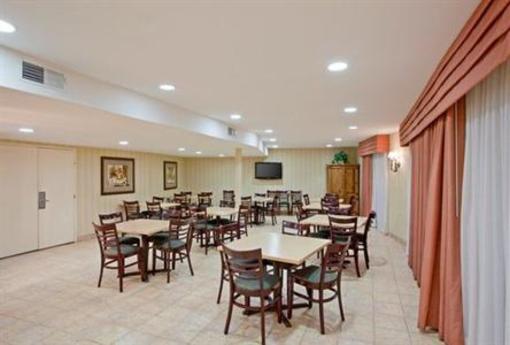 фото отеля Holiday Inn Express Camarillo