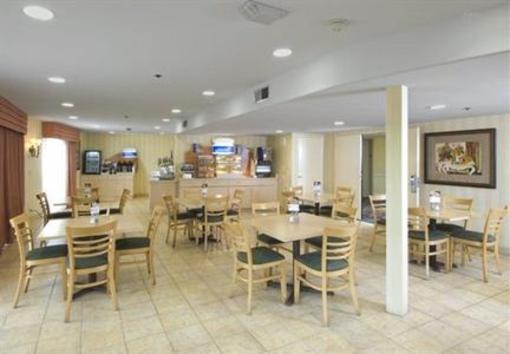 фото отеля Holiday Inn Express Camarillo
