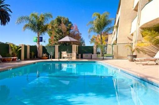 фото отеля Holiday Inn Express Camarillo