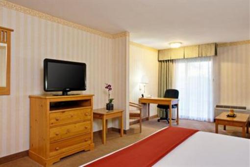 фото отеля Holiday Inn Express Camarillo