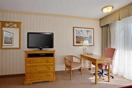 фото отеля Holiday Inn Express Camarillo