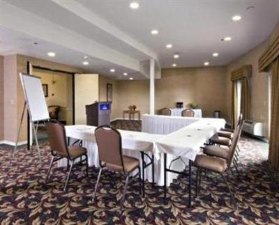 фото отеля Holiday Inn Express Camarillo