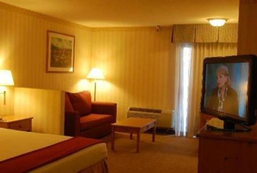 фото отеля Holiday Inn Express Camarillo