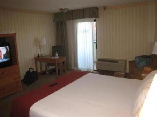 фото отеля Holiday Inn Express Camarillo