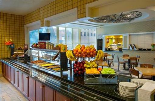 фото отеля Embassy Suites Hotel Indianapolis Downtown