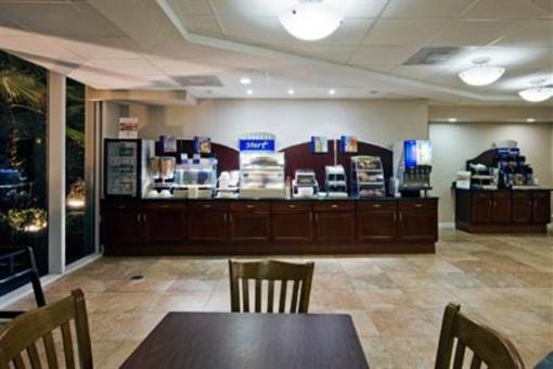 фото отеля Holiday Inn Express Hotel & Suites MetroCentre