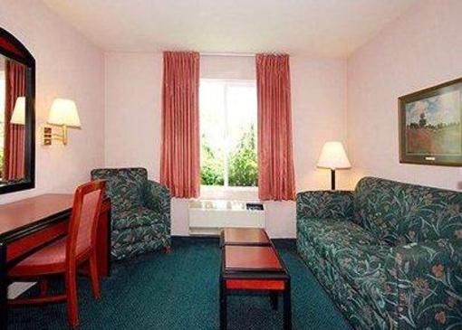 фото отеля Comfort Inn & Suites Sea-Tac Airport