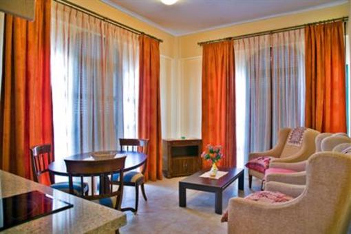 фото отеля Apartamentos Turisticos Casa de La Borrega Estepona