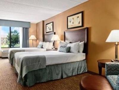 фото отеля Wingate by Wyndham Fayetteville