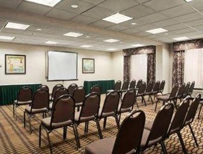 фото отеля Wingate by Wyndham Fayetteville