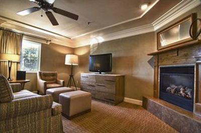 фото отеля Pelican Inn & Suites