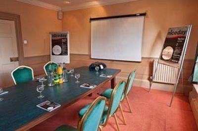 фото отеля The Barns Hotel Bedford