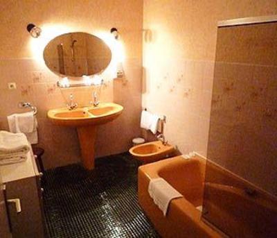 фото отеля Nouvel Hotel Lons-le-Saunier