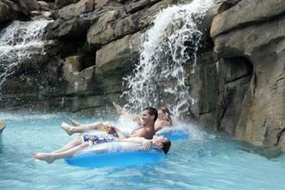 фото отеля Riverstone Resort Pigeon Forge