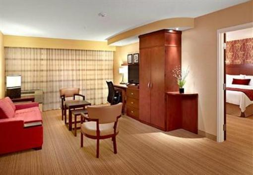 фото отеля Courtyard Edmonton West