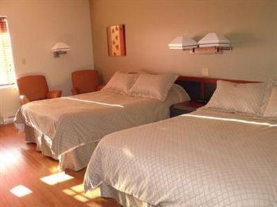 фото отеля Hotel Le Dauphin Saint Hyacinthe