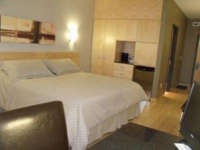 фото отеля Hotel Le Dauphin Saint Hyacinthe