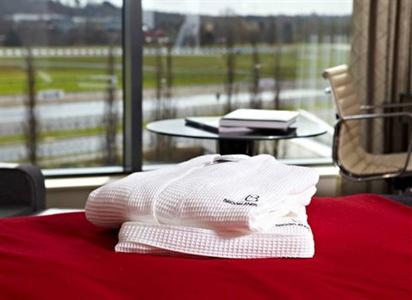 фото отеля Brooklands Hotel Weybridge