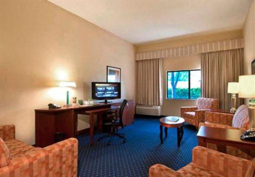 фото отеля Courtyard Charlotte Ballantyne