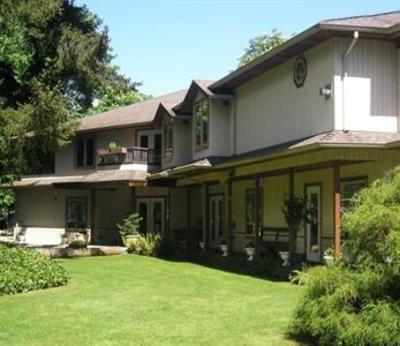 фото отеля Cedar Wood Lodge