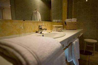 фото отеля Devem De Mirapier Hotel Cornillon-Confoux
