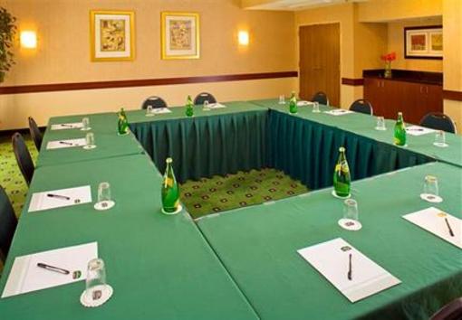 фото отеля Courtyard by Marriott Denver Stapleton