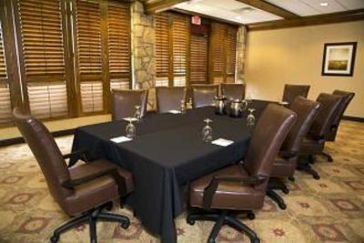фото отеля Embassy Suites Tulsa