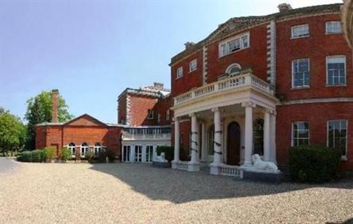 фото отеля Theobalds Park Hotel