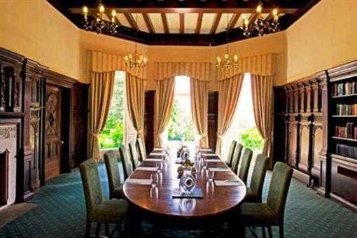 фото отеля Theobalds Park Hotel