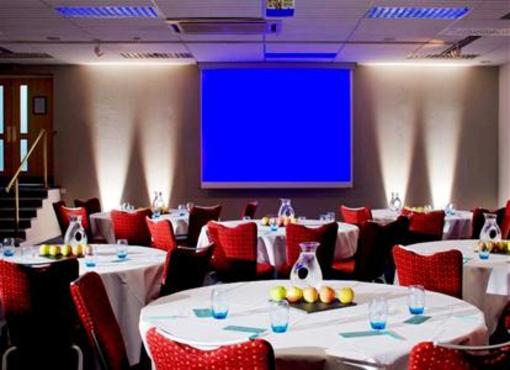 фото отеля Theobalds Park Hotel
