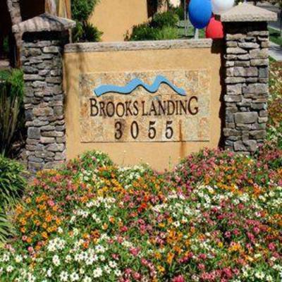 фото отеля Brooks Landing Apartments