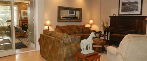 фото отеля The Stone Gate Inn Bed & Breakfast