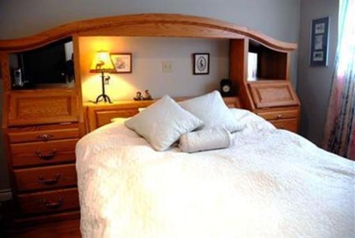 фото отеля Glacier Inn Tete Jaune