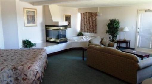 фото отеля Tamarack Motor Inn