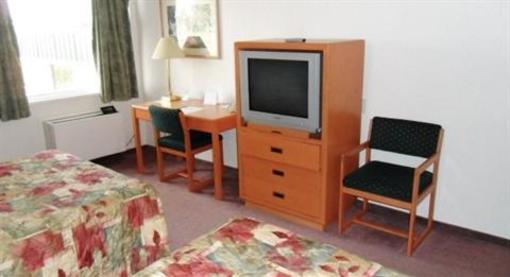фото отеля Tamarack Motor Inn