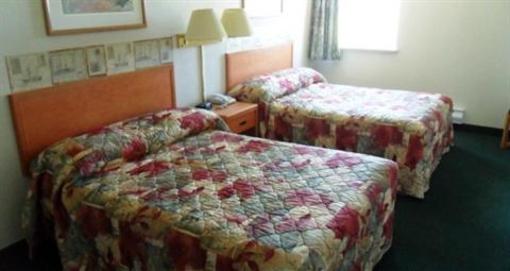 фото отеля Tamarack Motor Inn