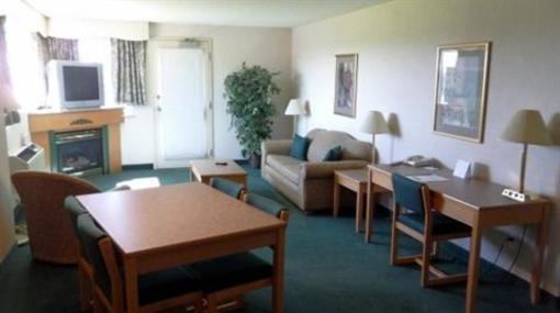 фото отеля Tamarack Motor Inn