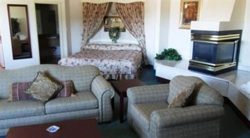 фото отеля Tamarack Motor Inn