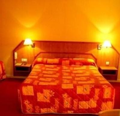 фото отеля Logis Hotel De France Saint-Cergues