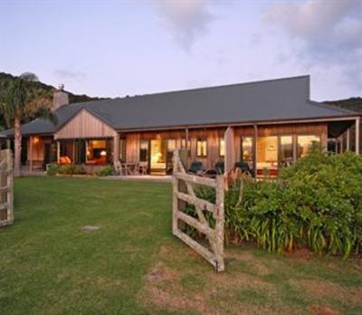 фото отеля Pawhaoa Bay Lodge