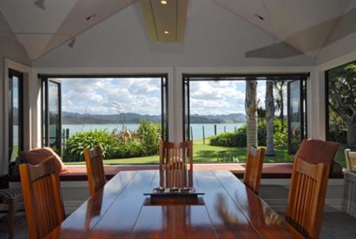 фото отеля Pawhaoa Bay Lodge