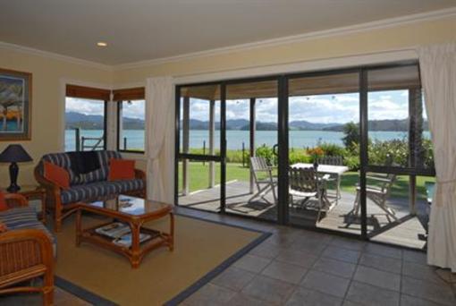 фото отеля Pawhaoa Bay Lodge