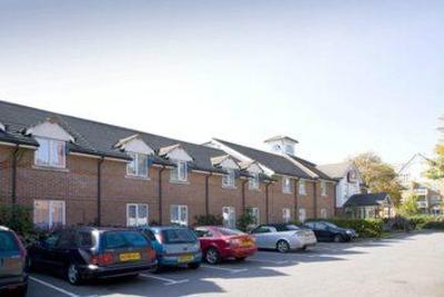 фото отеля Premier Inn Loughton Buckhurst Hill London