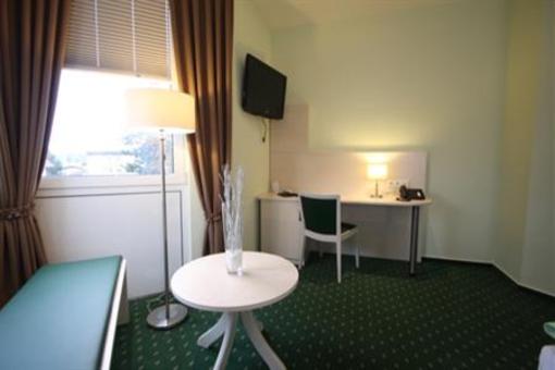 фото отеля Hotel Cristall Haibach (Lower Franconia)