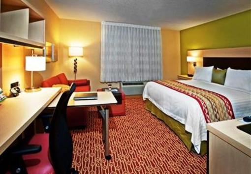 фото отеля TownePlace Suites Panama City