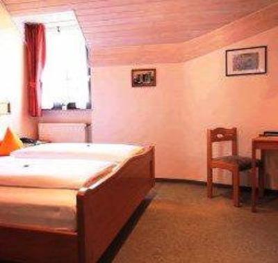 фото отеля Hotel Weingut Fröhliches Weinfass Kenn