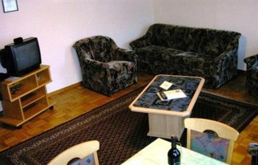 фото отеля Hotel Weingut Fröhliches Weinfass Kenn