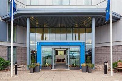 фото отеля Holiday Inn Express London Airport Stansted