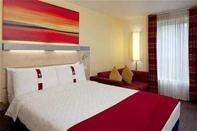 фото отеля Holiday Inn Express London Airport Stansted